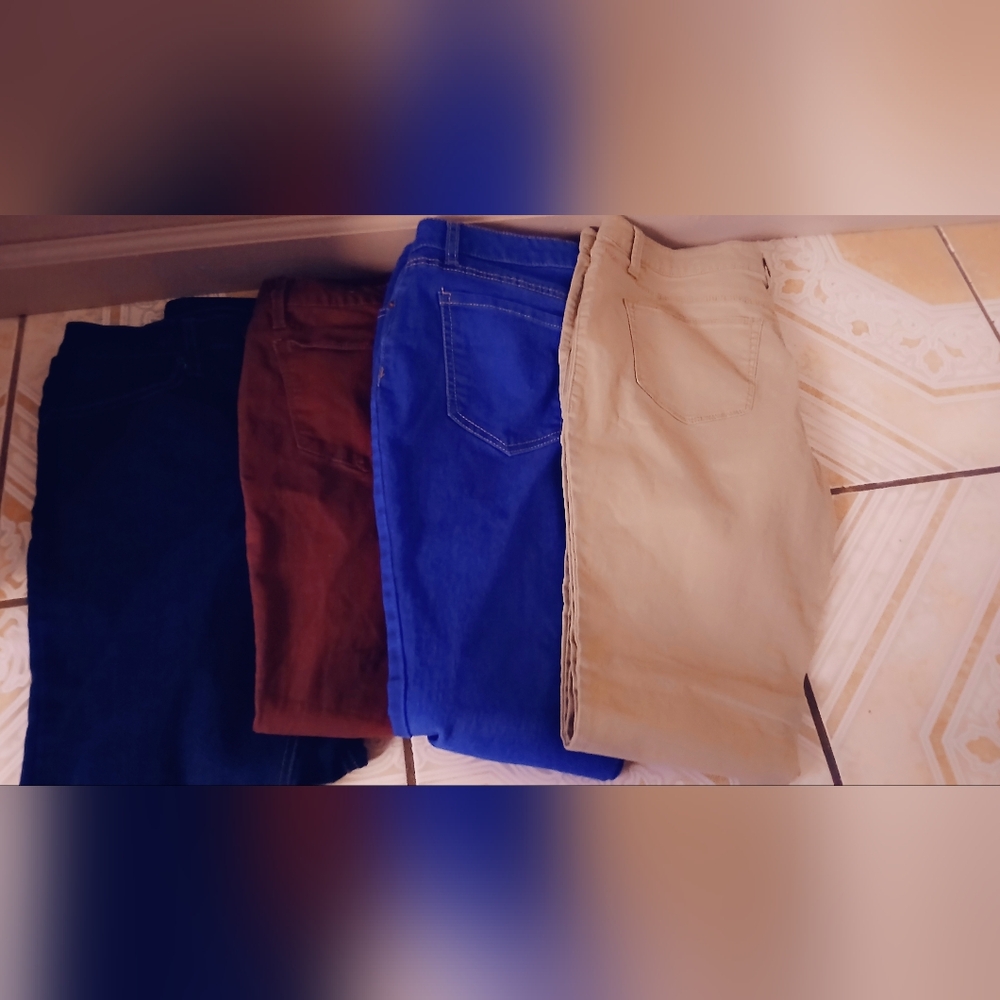 Women’s Shorts Bundle – No Boundaries Size 13 Juniors (4 Colors)